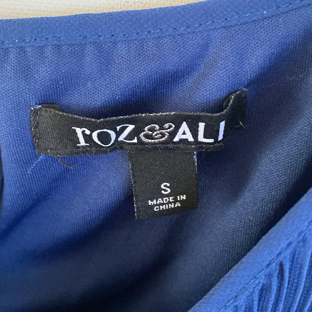 (BN49) Roz & Ali blue pleated sleeveless top, Size Small - Picture 4 of 6